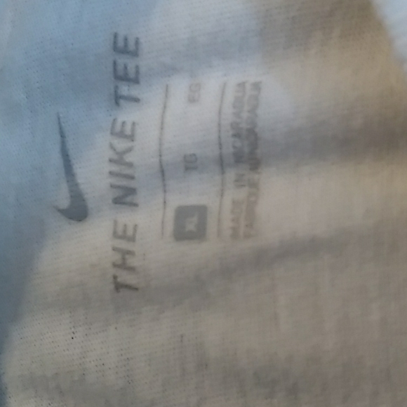 Nike basketball t-shirt boys extra large - Picture 2 of 3